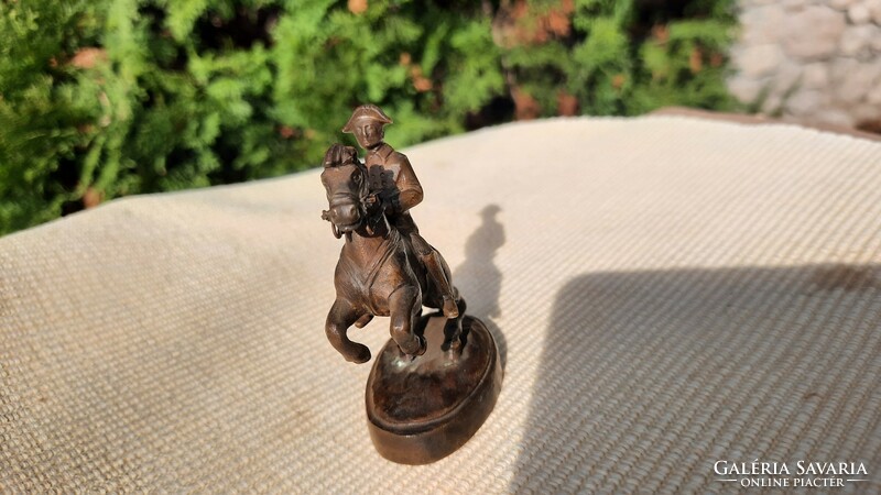 Régi miniatűr bronz lovasszobor - a Bécsi spanyol lovasiskola emlémàja