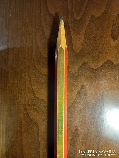 Óriási ceruza