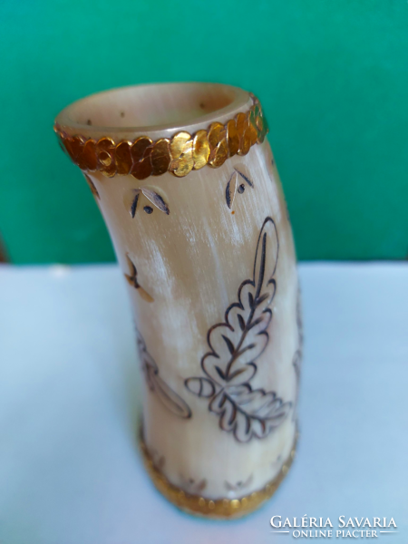 Table decoration with bone carving, deer