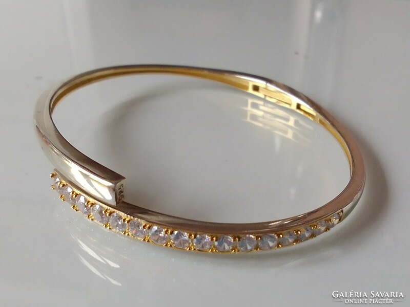 Gold-plated 14 carat silver unisex bracelet is easy to wear!