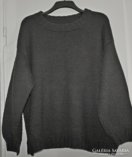 Oversize unisex thick hand-knit simple plain black pullover