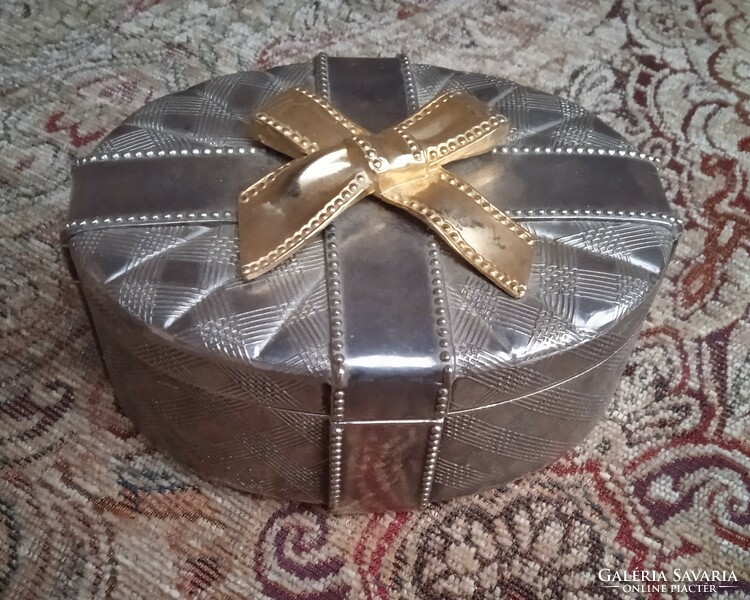 Metal bow box, jewelry holder