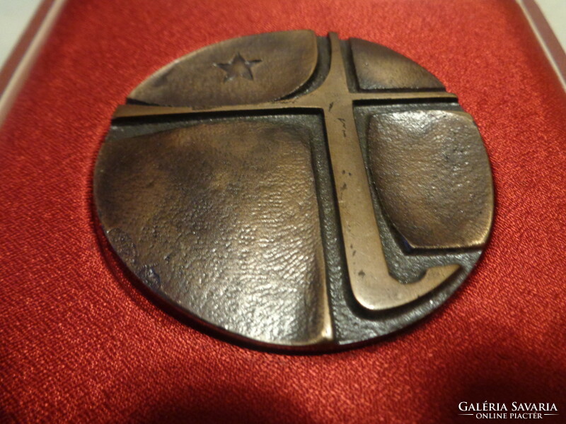 Tanárképző  Főiskola Pécs 1948 . bronz plakett  díszdobozában , 63 x 4 mm