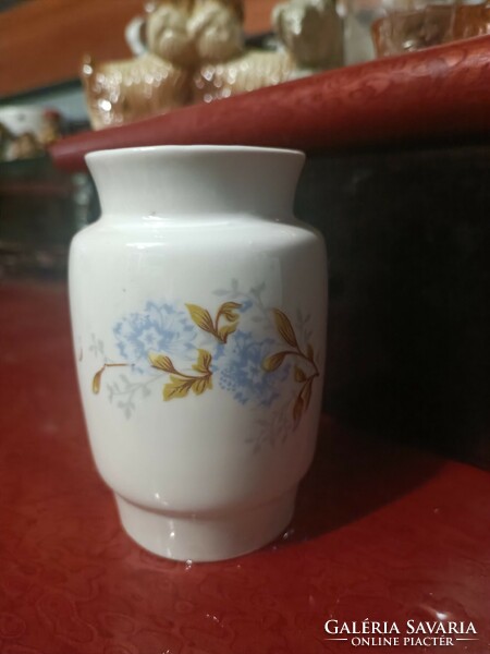 Porcelan vázácska