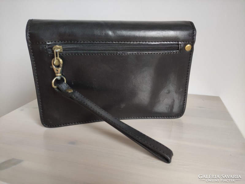 Genuine leather car bag from the legacy of academic Dr. Márta Ferenc, in excellent condition.