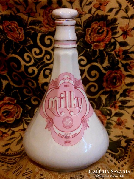 Miskolci likőrgyár Hollóházi butéliái ,1987-ből. MILKY