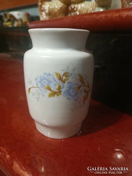 Porcelan vázácska