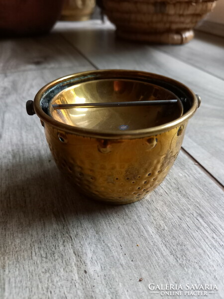 Interesting old tilting copper ashtray (6x8 cm)