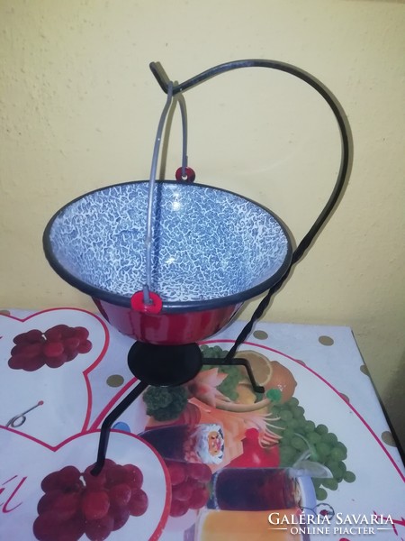 Kettle with table holder in perfect condition