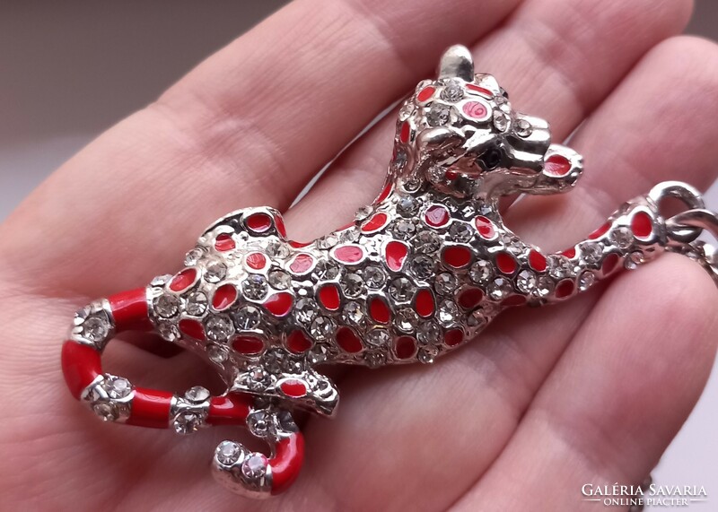 Diamond-cut silver-plated chain with rhinestone jaguar pendant.