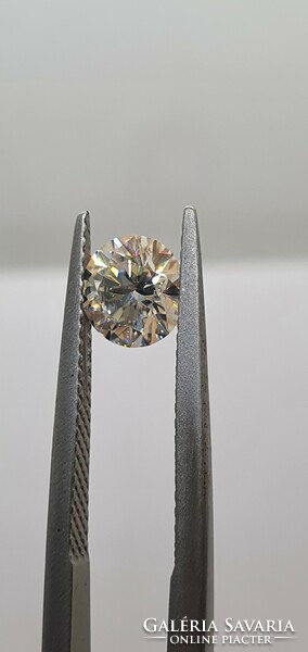 0.90 Cts Moissanite Brill Csiszolással