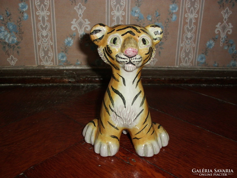 IZSÉPY MARGIT  - eredeti kézi -  KERÁMIA  - kis tigris -  nagyon figyel