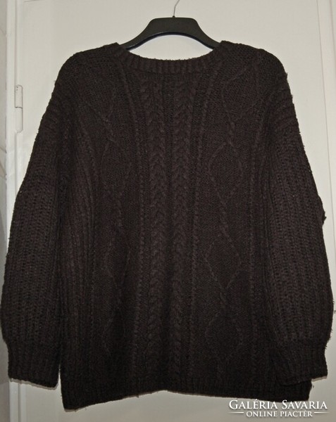 Oversize unisex vastag kezikotott  elol mintas fekete pulover