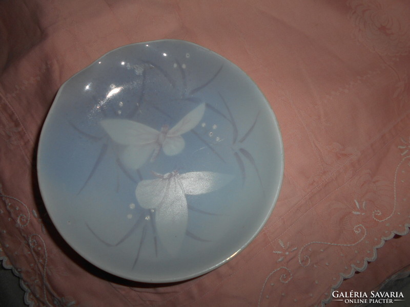Bakos Éva neves Herendi porcelánfestő szignált tálka
