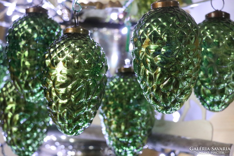 Fém szerelékes olajzöld színű karácsonyfadíszek