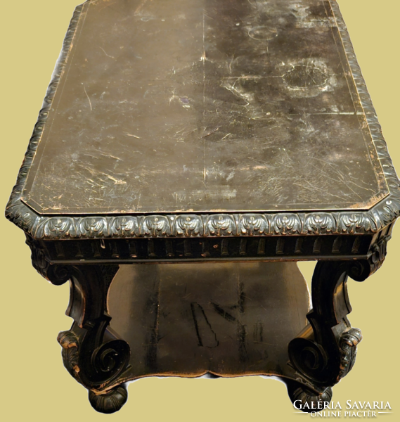 Openable antique coffee table from the turn of the century