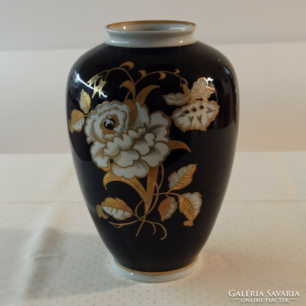 Goldrelief hand painted large size vase