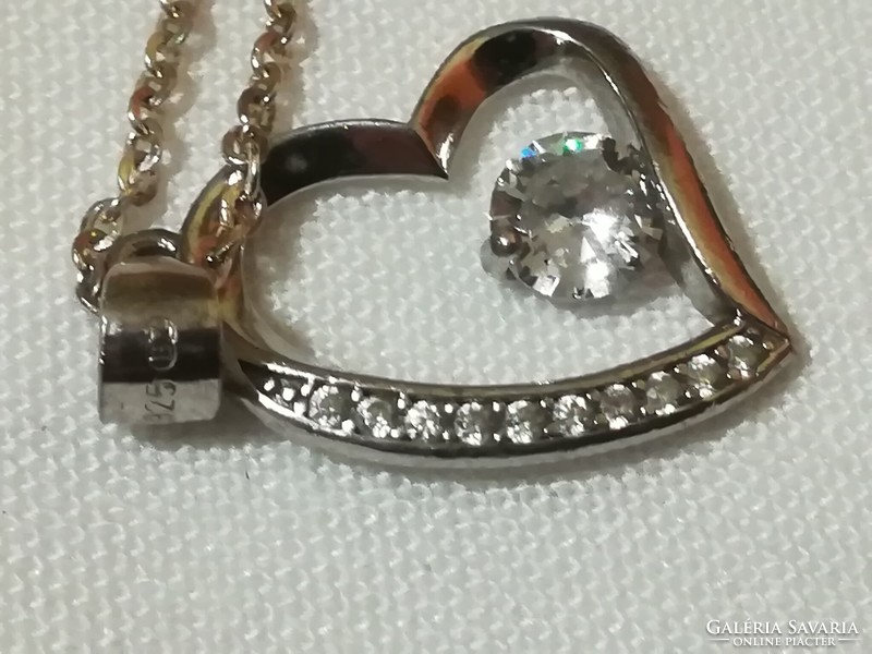 Silver necklace with pendant. 925