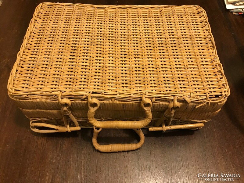 Fonott bőrönd / tartó,dekorációs tárgy. Nagyon régi,nagyon szép. Mérete:30x20x10 cm