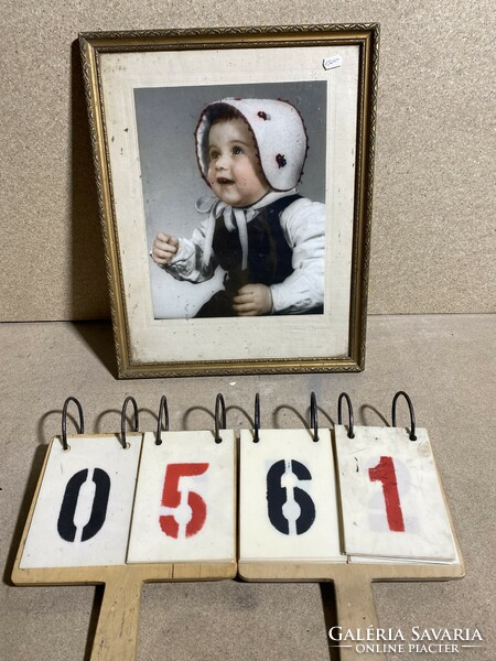 Fotó egy kisbabáról, régi, keretben, 23 x 30 cm-es.