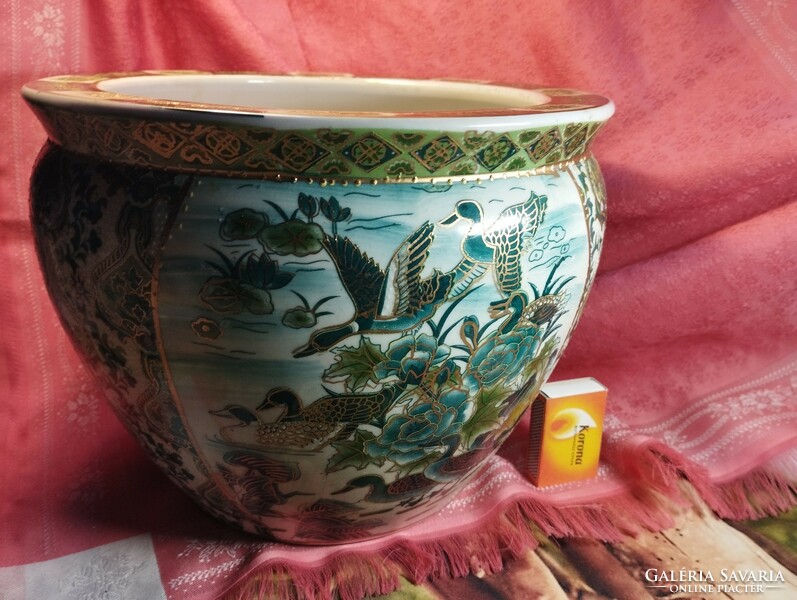 Terebess, Chinese porcelain enamel, large-sized pot