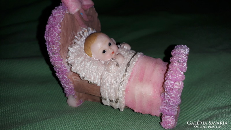 Fairy biscuit painted doll sleeping in a baby room bed 8 x 7 cm according to the pictures