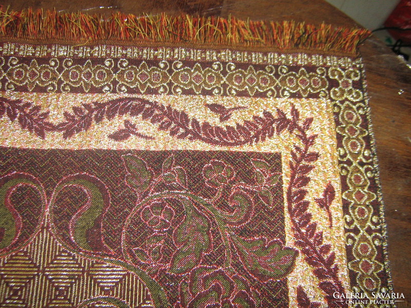 Beautiful and elegant woven running wall protector carpet