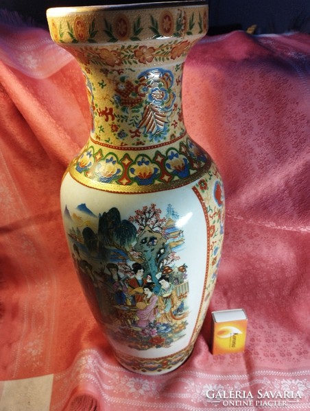 Beautiful Chinese porcelain vase with painted life portrait, floral border designs, 35 cm.