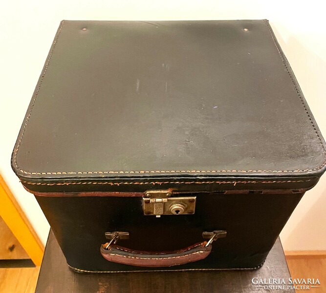Antique travel bag, toiletry bag, hand luggage, hand suitcase