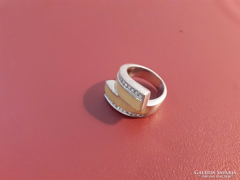 Dekoratív női ezüst gyűrű 12,96 gramm, cirkónia kövekkel és gyöngyházzal