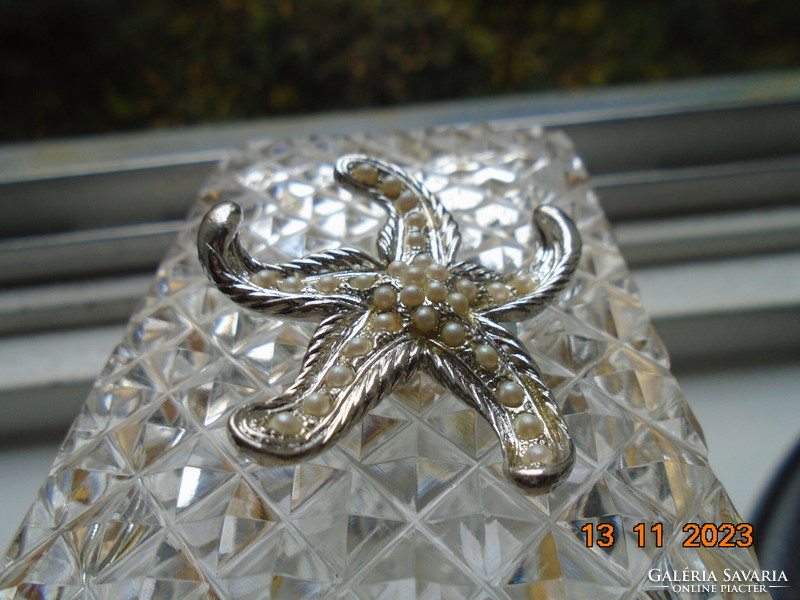 Brand new silver plated starfish brooch with small inlaid pearls