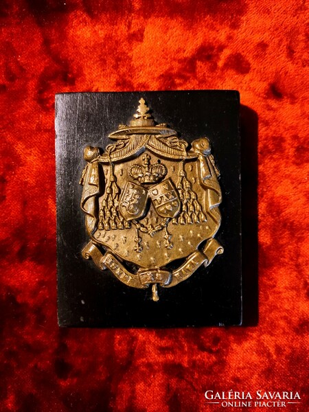 Vaszary kéziratok, dokumentumok, és levélnehezék Vaszary Kolos aranyozott bronz címerével