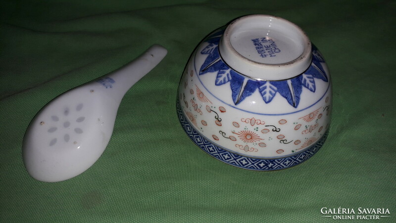 Traditional flawless Chinese rice grain ornament porcelain bowl with accompanying spoon as shown in the pictures