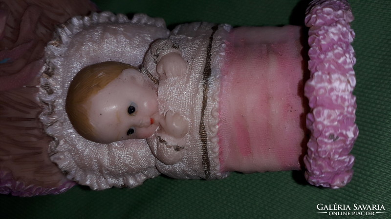 Tündéri biszkvit babaszobás ágyban alvó festett baba 8 x 7 cm a képek szerint