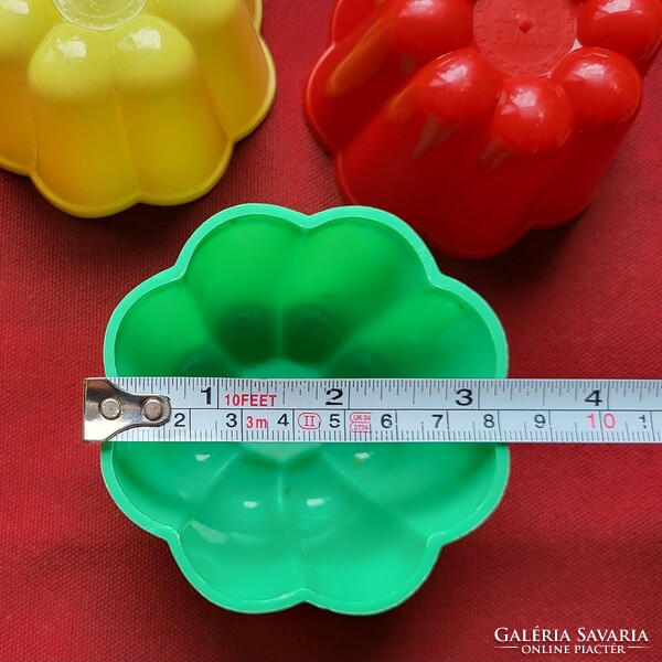 5 pieces of könig flan retro old colorful plastic pudding mold