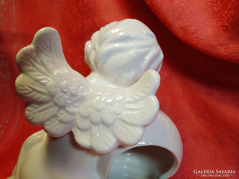 Hófehér porcelán szárnyas angyalka mécsestartó