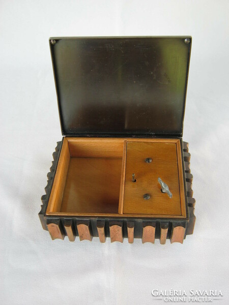 Retro iparművészeti zenélő réz vagy bronz doboz zenedoboz Lador zeneszerkezet