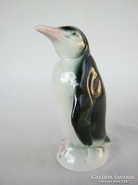 Pingvin porcelán figura 11 cm