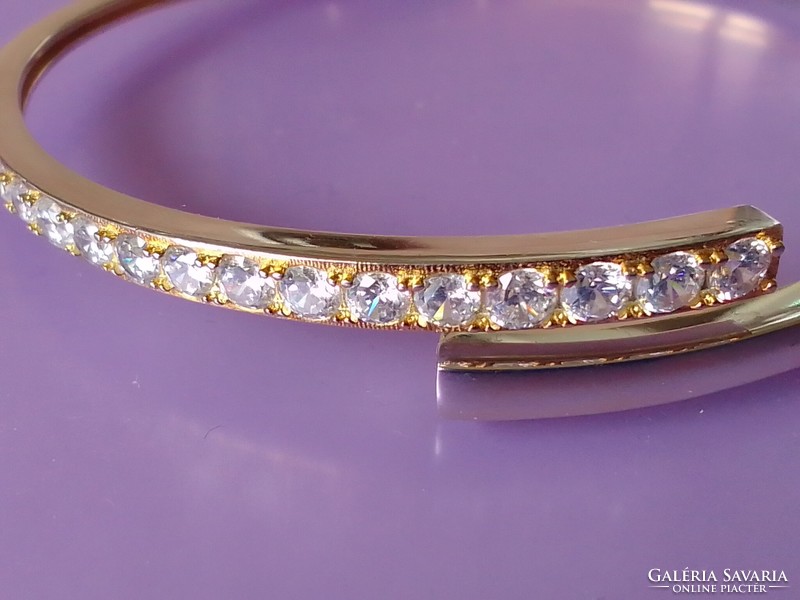 Gold-plated 14 carat silver unisex bracelet is easy to wear!