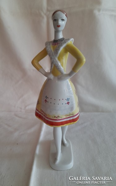 Hollóházi bujáki táncos lány figura 8029