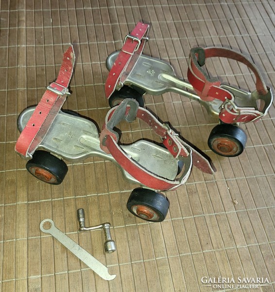 Trusetal, adjustable size German roller skates, with keys, accessory, decoration