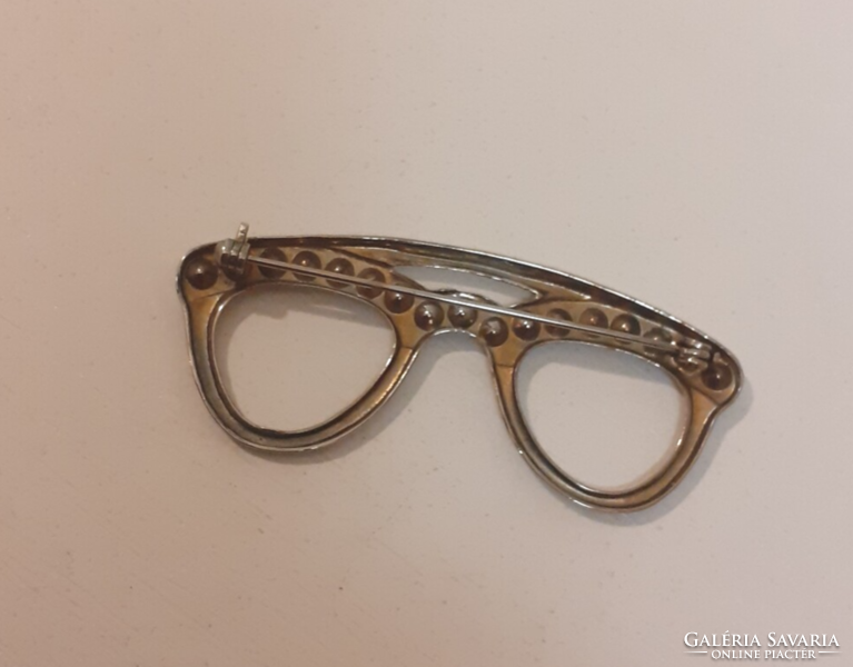 Retro glasses shaped brooch pin