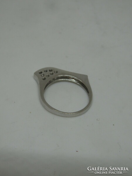 18K white gold ring with 10 small diamonds