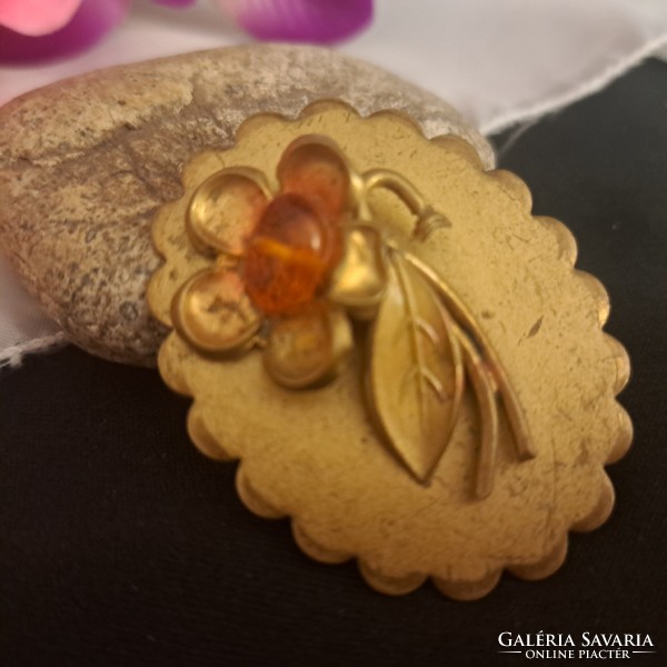 Old gold-plated brooch with amber stone, 4 cm