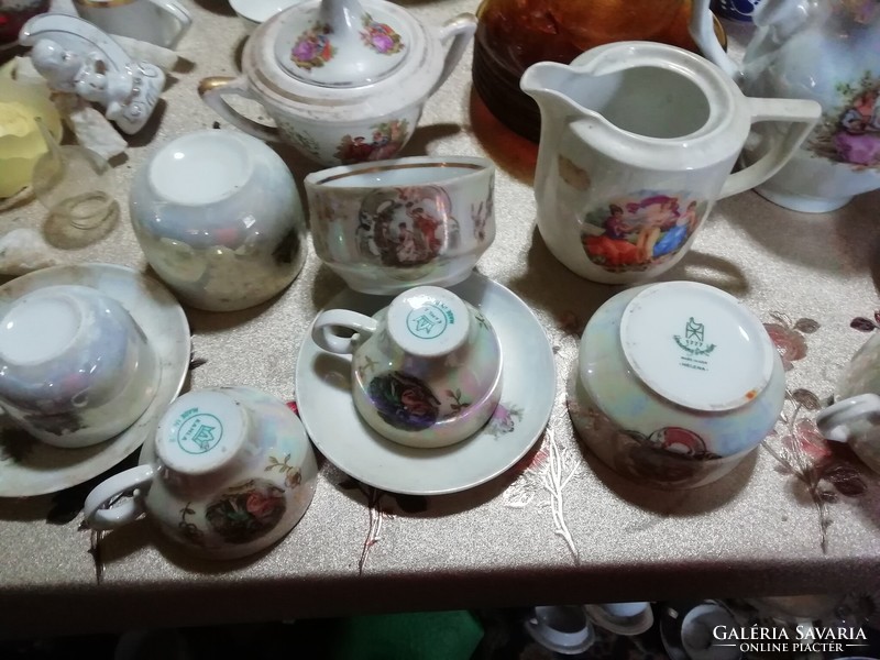 Porcelain with romantic scenes