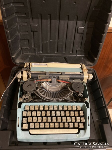 Czechoslovak suitcase typewriter 1979s