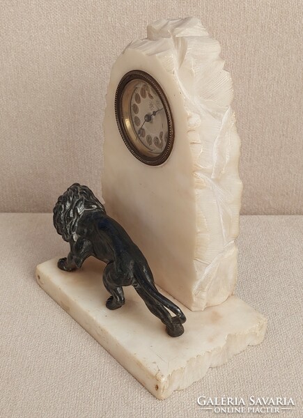 Junghans mantel clock with lion figure in perfect condition