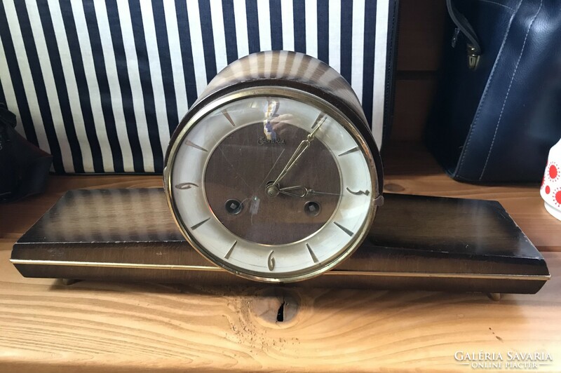 Old retro mantel clock