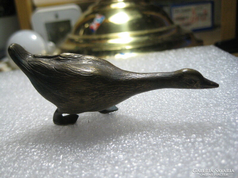 Wild duck, made of solid bronze, beautiful piece with patina, 7.5 cm thread, can be screwed to the surface