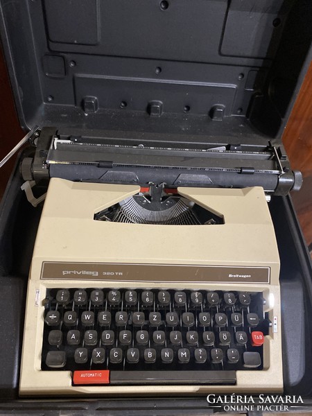 Privilege 320tr breitwagen electric typewriter 1979-80